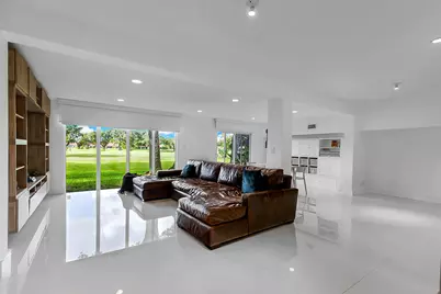 3759 Oaks Clubhouse Drive #P7, Pompano Beach, FL 33069 - Photo 12