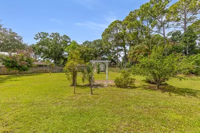 1098 SW Sw Du Bois Avenue, Port Saint Lucie, FL 34953 - Photo 14