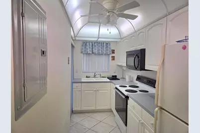 2100 NE 38th Street #110, Lighthouse Point, FL 33064 - Photo 10