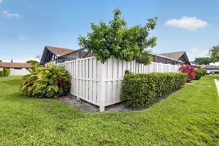 9939 Boca Gardens Trail, Boca Raton, FL 33496 - Photo 4