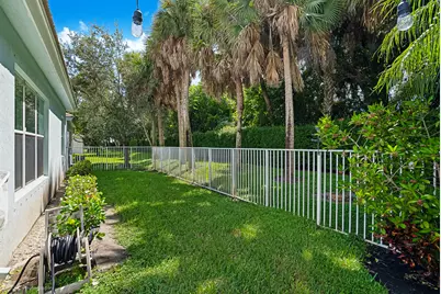 127 Palm Beach Plantation Boulevard, West Palm Beach, FL 33411 - Photo 18