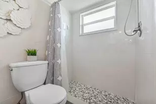 806 SE 7th St, Deerfield Beach, FL 33441 - Photo 16