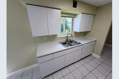 2530 NW 26th Court, Oakland Park, FL 33311 - Photo 14
