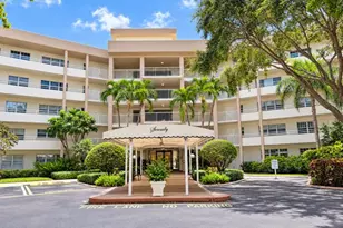 3800 Oaks Clubhouse Dr, Pompano Beach, FL 33069 - Photo 2