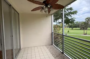 3800 Oaks Clubhouse Dr, Pompano Beach, FL 33069 - Photo 10