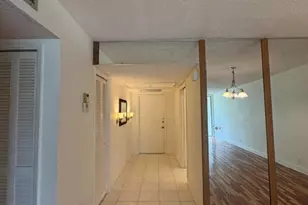 3800 Oaks Clubhouse Dr, Pompano Beach, FL 33069 - Photo 8