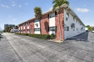 810 Lake Shore Dr, Lake Park, FL 33403 - Photo 2