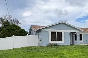 1985 SW Aquarius Ln, Port Saint Lucie, FL 34984 - Photo 2
