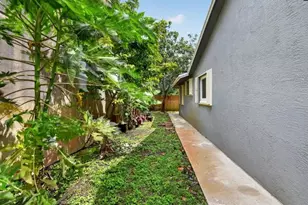 1615 Shirley Ct, Lantana, FL 33462 - Photo 14