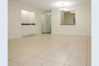 2007 W Lakeview Drive W, Royal Palm Beach, FL 33411 - Photo 2