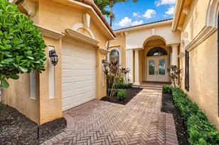 142 Viera Dr, Palm Beach Gardens, FL 33418 - Photo 8