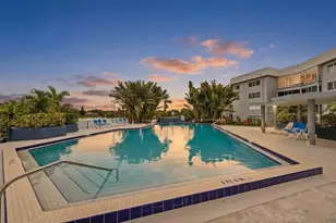 877 NE 195th St, Miami, FL 33179 - Photo 16