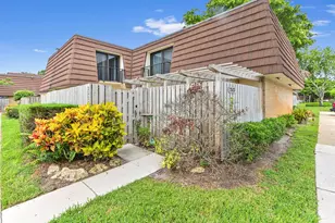 2523 25th Ln, Palm Beach Gardens, FL 33418 - Photo 1