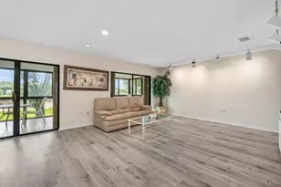 37 Stratford Ln W, Boynton Beach, FL 33436 - Photo 8