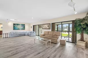 37 Stratford Ln W, Boynton Beach, FL 33436 - Photo 10