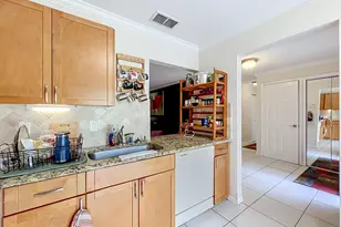 281 Amber Ct, Royal Palm Beach, FL 33411 - Photo 8