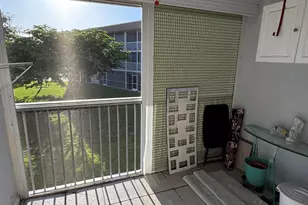 200 Village Green E, Palm Springs, FL 33461 - Photo 10