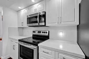 12750 SW 15th St, Pembroke Pines, FL 33027 - Photo 10