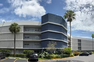879 NE 195th St, Miami, FL 33179 - Photo 2