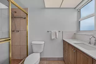 610 NE 12th Ave, Hallandale Beach, FL 33009 - Photo 18