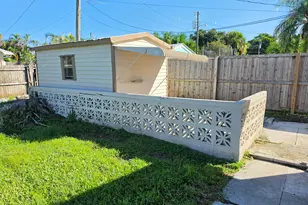 4651 SE Chatham Ave, Stuart, FL 34997 - Photo 6