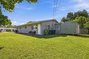 320 SW 10th Terrace, Hallandale Beach, FL 33009 - Photo 4