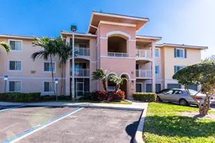 6492 Emerald Dunes Dr, West Palm Beach, FL 33411 - Photo 2