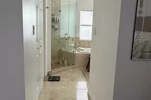 1101 Wilshire Cir E, Pembroke Pines, FL 33027 - Photo 18
