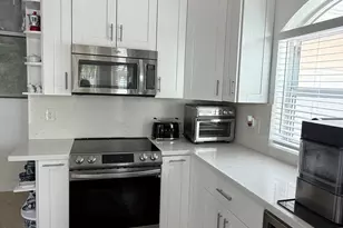 1101 Wilshire Cir E, Pembroke Pines, FL 33027 - Photo 36