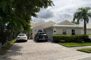1101 Wilshire Cir E, Pembroke Pines, FL 33027 - Photo 2