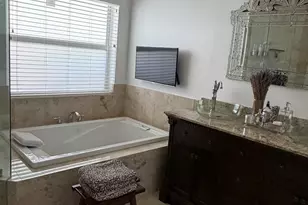 1101 Wilshire Cir E, Pembroke Pines, FL 33027 - Photo 20