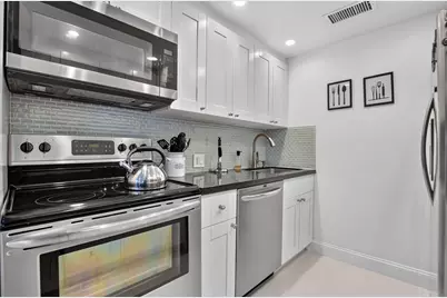 1061 Exeter D, Boca Raton, FL 33434 - Photo 10