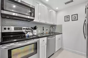 1061 Exeter D, Boca Raton, FL 33434 - Photo 10