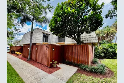 1700 Embassy Drive #403, West Palm Beach, FL 33401 - Photo 1