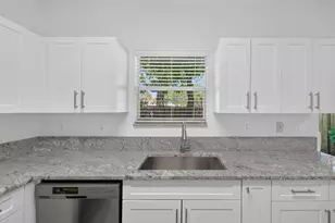 21952 SW 93rd Pl, Cutler Bay, FL 33190 - Photo 18