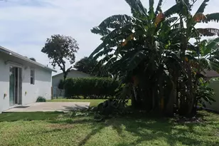 9052 Melody Rd, Lake Worth, FL 33467 - Photo 12
