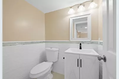 32 Wimbledon Lakes Drive #221, Plantation, FL 33324 - Photo 6