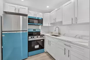 1038 Berkshire B, Deerfield Beach, FL 33442 - Photo 2