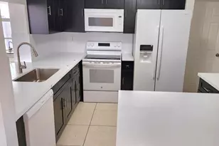 8760 NW 14th St, Pembroke Pines, FL 33024 - Photo 6