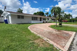 8760 NW 14th St, Pembroke Pines, FL 33024 - Photo 4