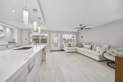 364 Wellington J, West Palm Beach, FL 33417 - Photo 4