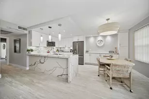 364 Wellington J, West Palm Beach, FL 33417 - Photo 2