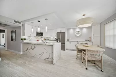 364 Wellington J, West Palm Beach, FL 33417 - Photo 2