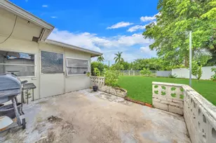 6851 SW 7th Pl, North Lauderdale, FL 33068 - Photo 32