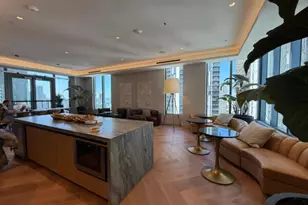 121 NE 5th St, Miami, FL 33132 - Photo 38