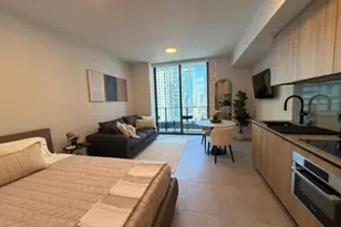 121 NE 5th St, Miami, FL 33132 - Photo 2