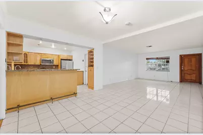 117 SW 4th Avenue, Hallandale Beach, FL 33009 - Photo 6