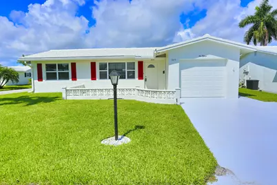 1015 SW 16th Street, Boynton Beach, FL 33426 - Photo 2