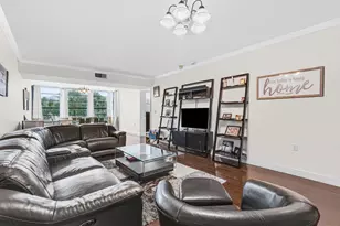 3826 Whitehall Dr, West Palm Beach, FL 33401 - Photo 2