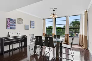 3826 Whitehall Dr, West Palm Beach, FL 33401 - Photo 4